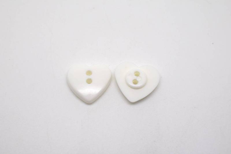 F292 Heart Plastic Buttons 18mm
