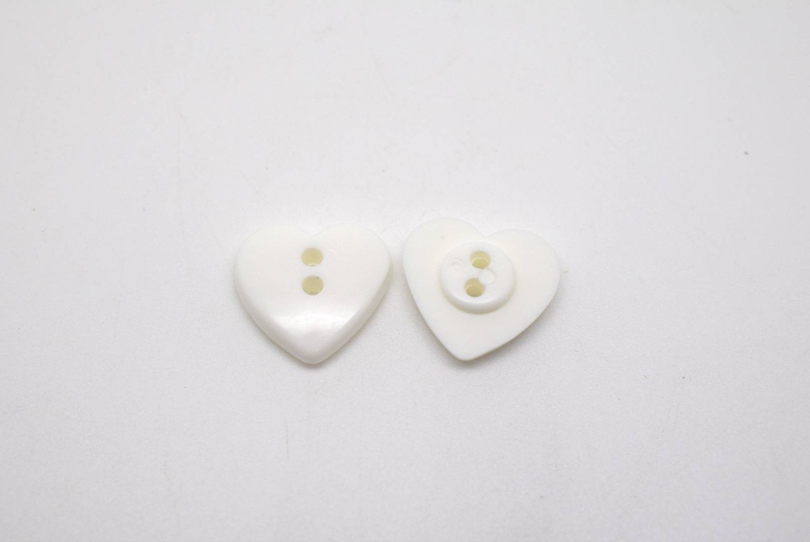 F292 Heart Plastic Buttons 18mm