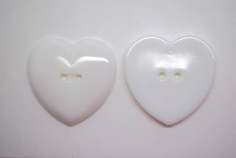 B921 Heart Plastic Italian Buttons 36mm