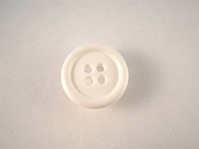 B687 Classic Shiny Plastic Italian Buttons 20mm