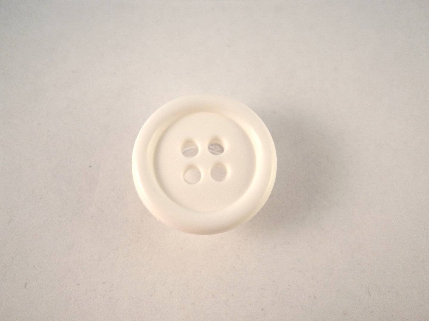 B687 Classic Shiny Plastic Italian Buttons 20mm