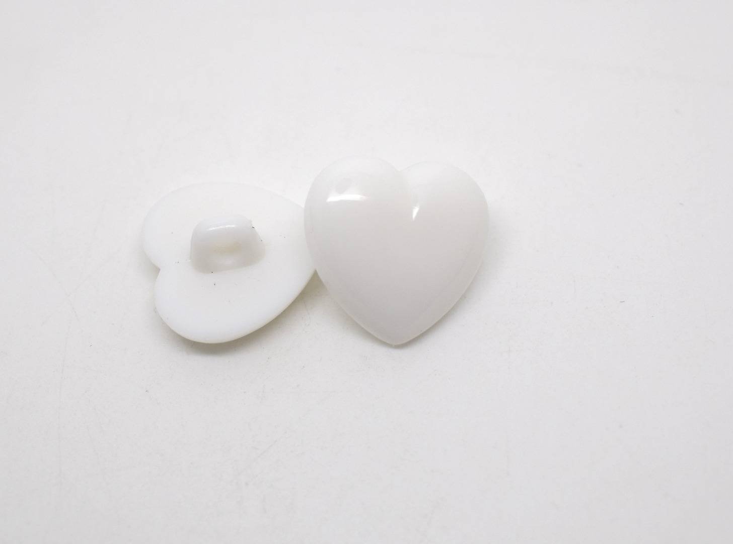 C223 Heart Shank Shiny Plastic Italian Buttons 20mm