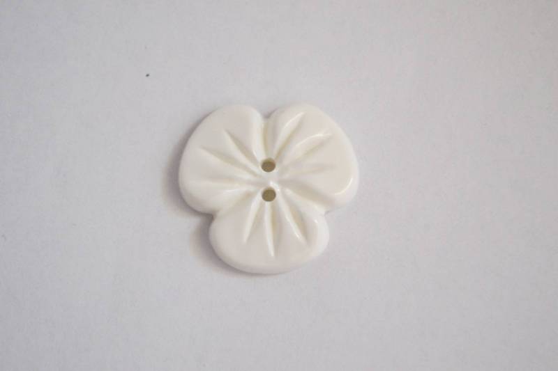 LB7249 Unique Large Flower Plastic Italian Buttons 20mm