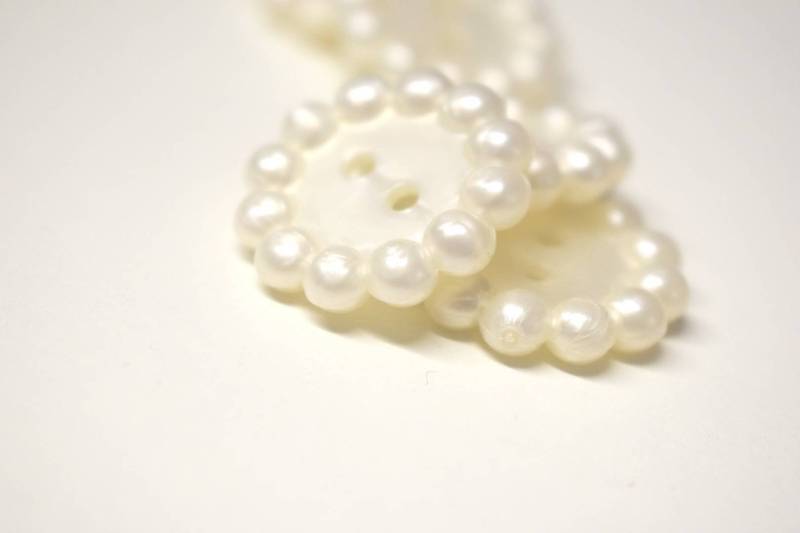 B975pe Flower Bubble Edge Pearl Plastic Italian Buttons 23mm
