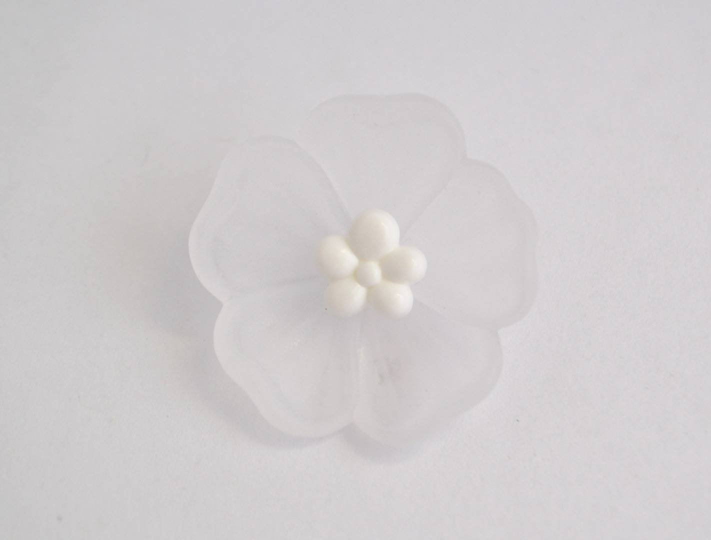 LB5664 Large Transparent Flower Matte Plastic Italian Buttons 38mm