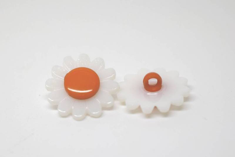 C2267 Flower Shaped Plastic Italian Buttons 18mm