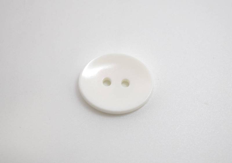 B579 Oval Egg Shape White Plain Plastic Italian Buttons 18mm