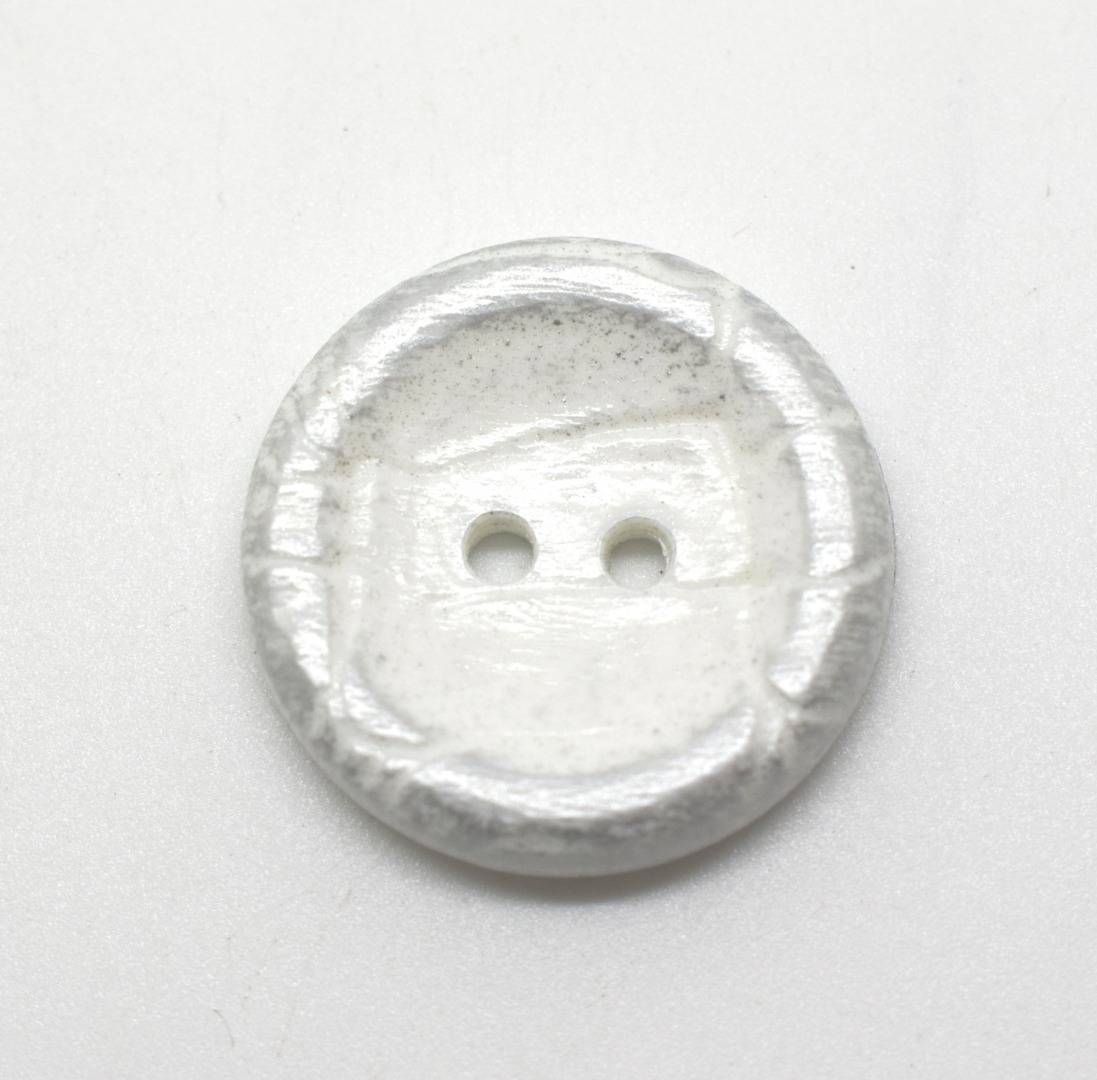 B1107 Special Pearlescent Colour Effect Italian Buttons 18mm