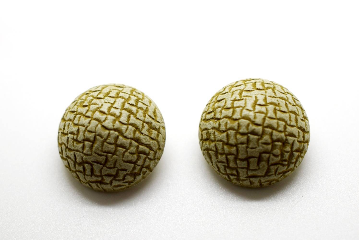 B1337 - Plastic - 23mm - Beige