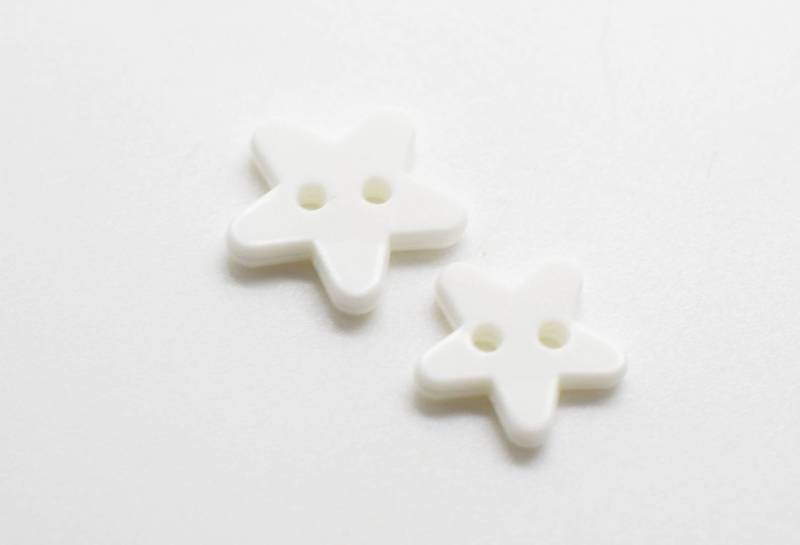B575 Little Flat Star Matte Plastic Italian Buttons 12mm