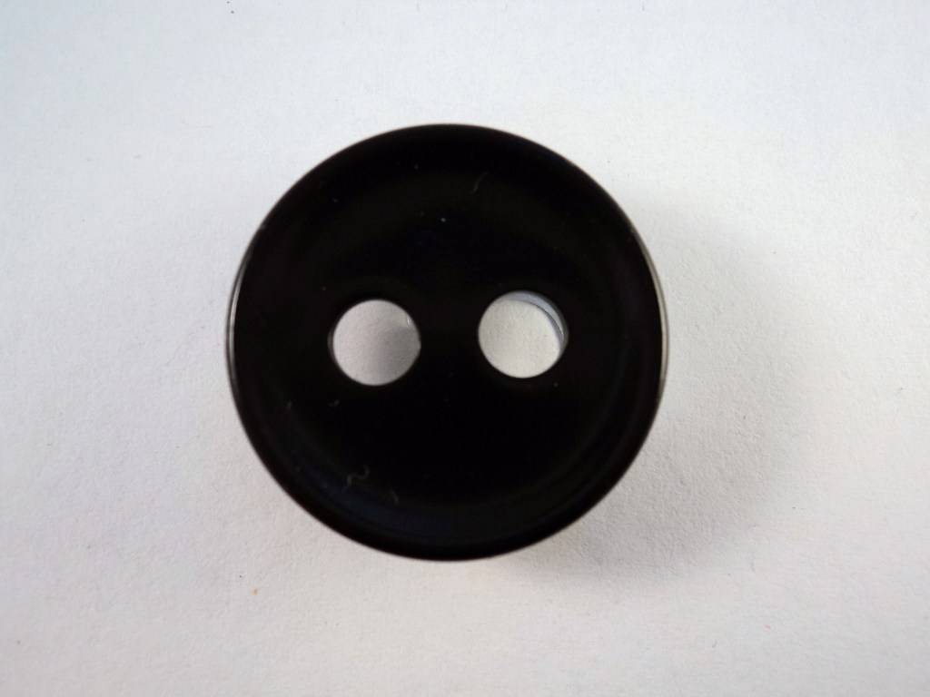 B831 - Plastic - 32mm - Black