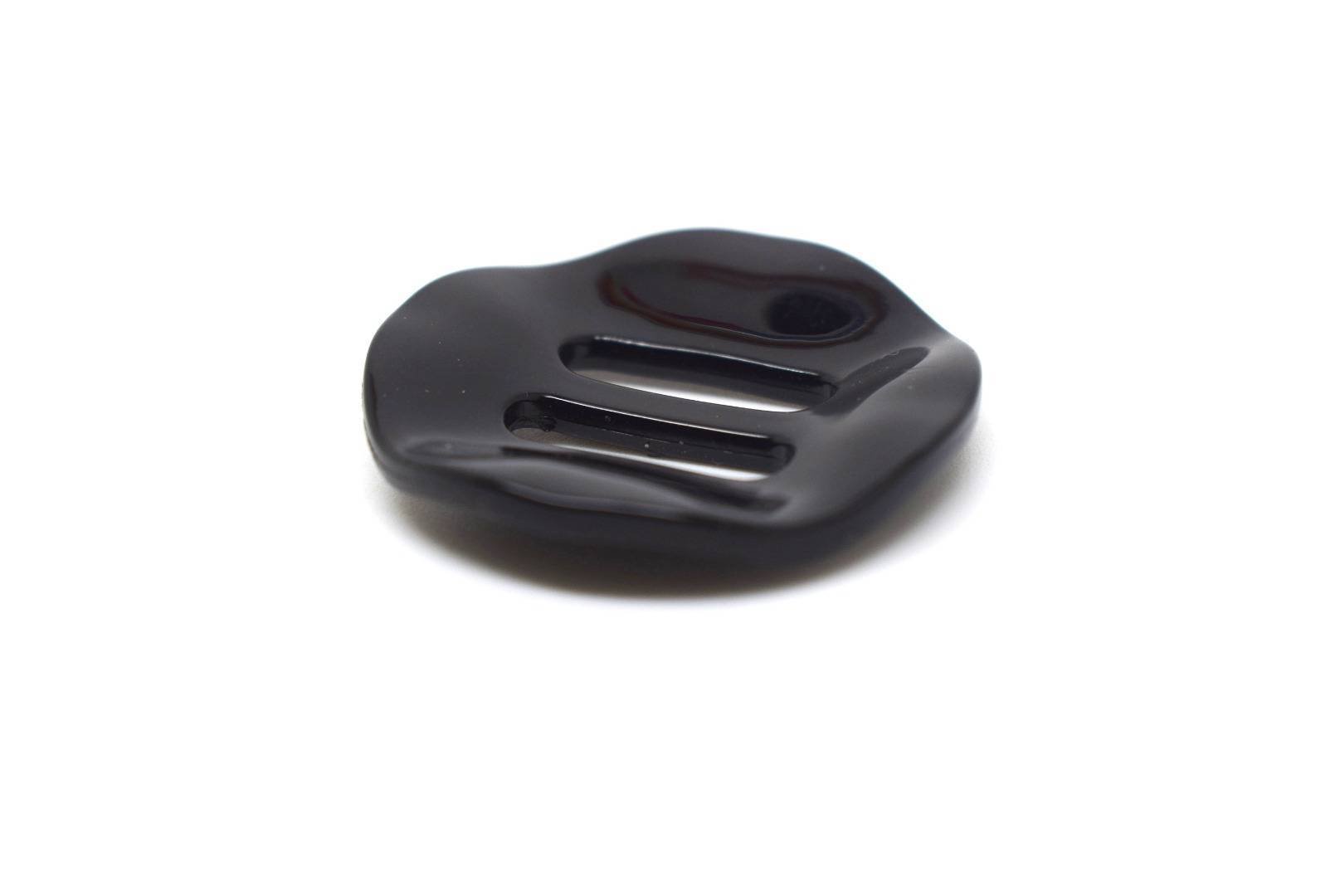 B889 - Plastic - 30mm - Black