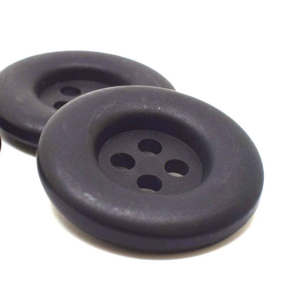 B679 - Plastic - 30mm - Black
